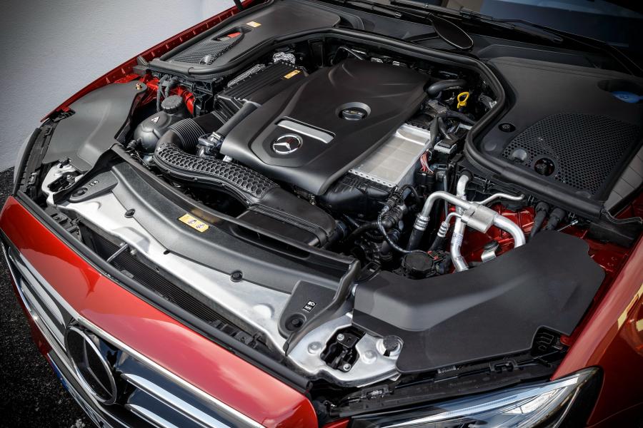  Mercedes-Benz E300 Avantgarde Line 2016 года  (фото 20 из 26)